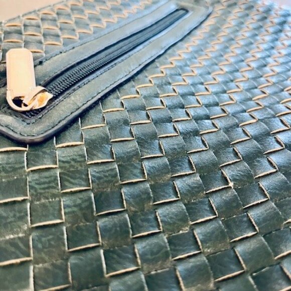 Versatile Crossbody, Wristlet or Clutch Leather Bag - Women's - Never Used - Picture 3 of 9